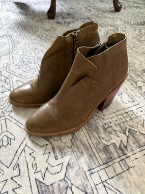 Kelsi Dagger Brooklyn Olive Green Ankle Booties Leather Women’s 9.5 Block Heeled